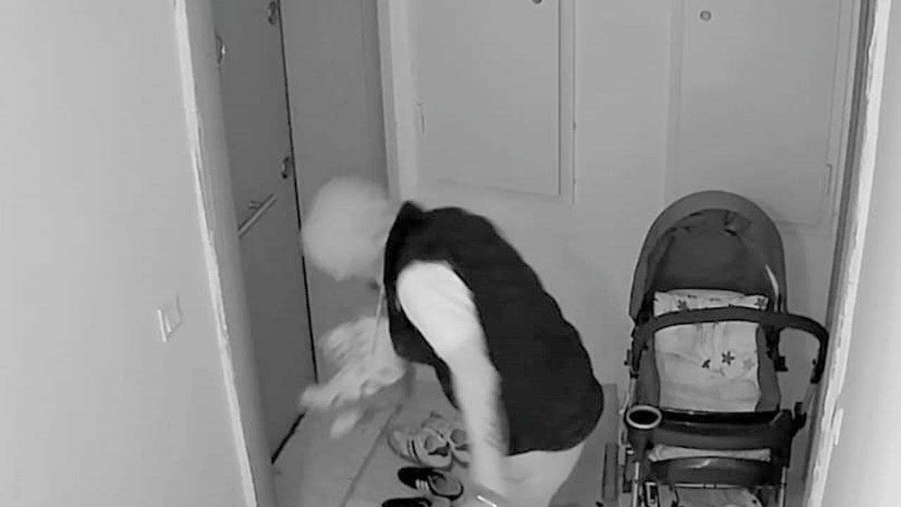 Pes dedirten hırsızlık! Kovayla ayakkabıları böyle topladılar