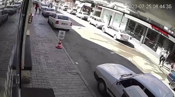 Peş peşe depremler yaşandı! Adana'da deprem sonrası panik anları