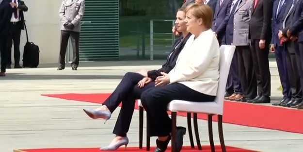Peş peşe nöbetler geçirmişti! Merkel'in titreme nöbetine özel önlem