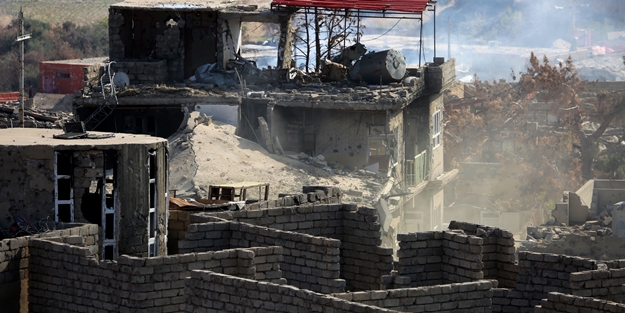 IŞİD'in kontrolündeki ilçeyi Barzani ele geçirdi