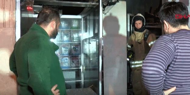 Pet Shop’ta korkunç yangın! Bir sürü hayvan öldü