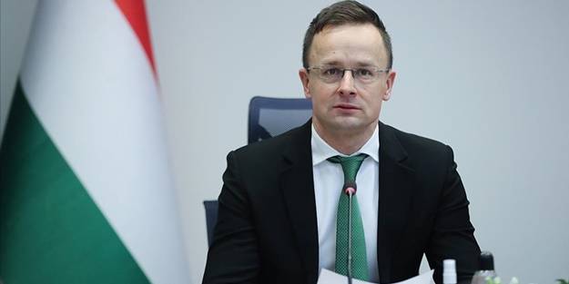 Peter Szijjarto: Bu mücadelede Türkiye'ye yardım edilmeli