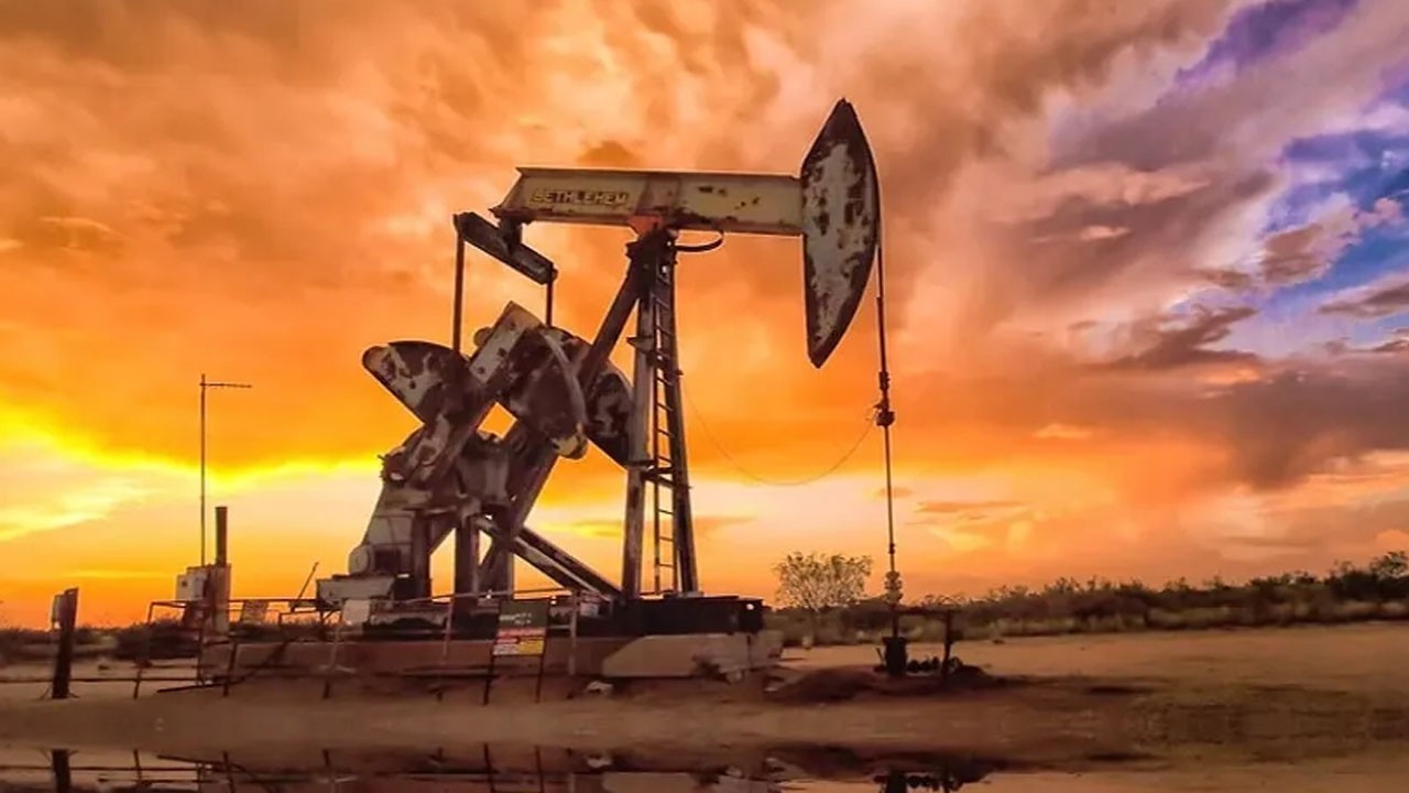 Petrol fiyatları dibi gördü: Benzine dev indirim geliyor