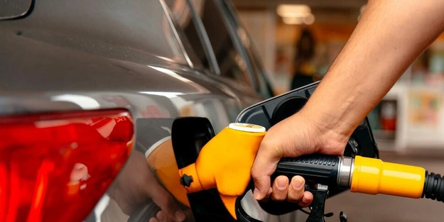 Petrol geriledi! Araç sahipleri dikkat akaryakıt fiyatları: Saatler sonra LPG, Benzin ve motorine indirim var mı? Kaç lira çıkacak?