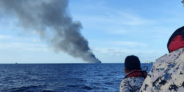 Petrol tankerinde yangın: 3 mürettebat kayıp