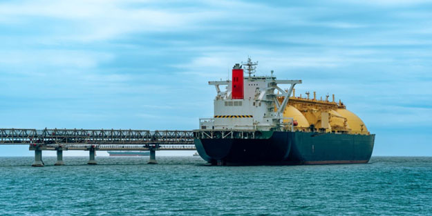 Petrol tankerini takip ettiler! Rusya Singapur üzerinden yaptırımları deldi!