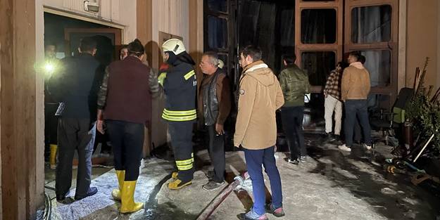 Petrol ürünleri satışı yapılan iş yerinde yangın