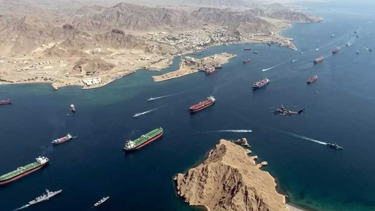 Petrolün ateşini alacak sözler! Trump'tan Hürmüz Boğazı açıklaması