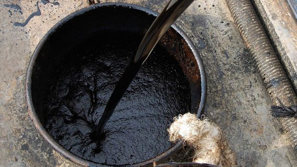 Petrolün varili 73 doların üzerinde seyrediyor