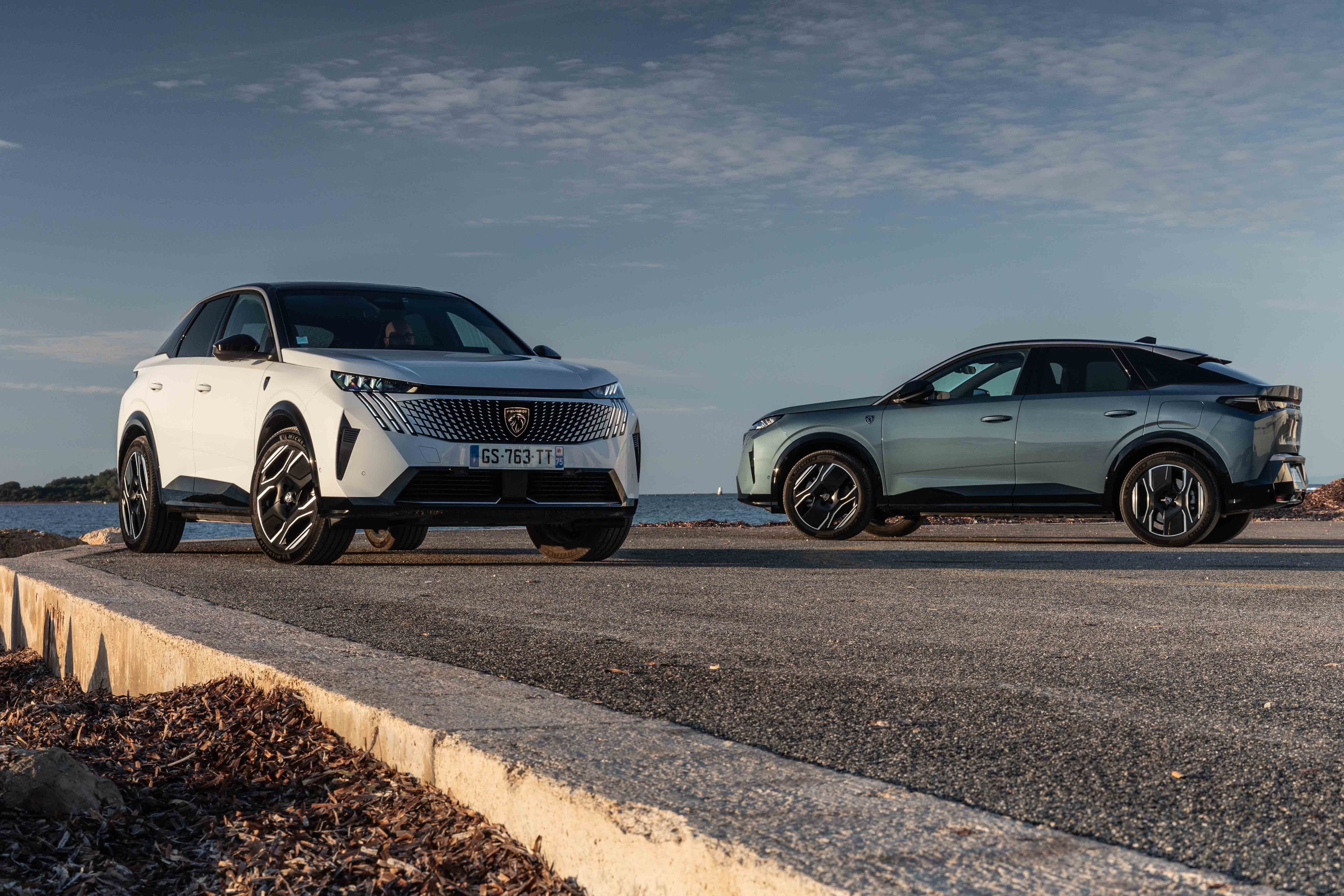 PEUGEOT bu işi biliyor! İleri seviye teknolojilerle geliştirilen 3008 ve E-3008 ne zaman Türkiye’ye geliyor? 5.6 litrelik ortalama yakıt tüketimiyle fark oluşturuyor!