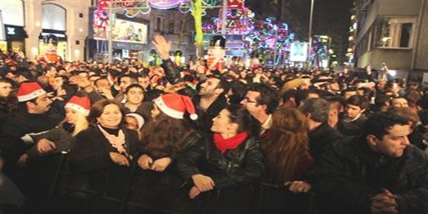 Peygamber Efendimiz: Kim bir kavme benzemeye çalışırsa, o da onlardandır