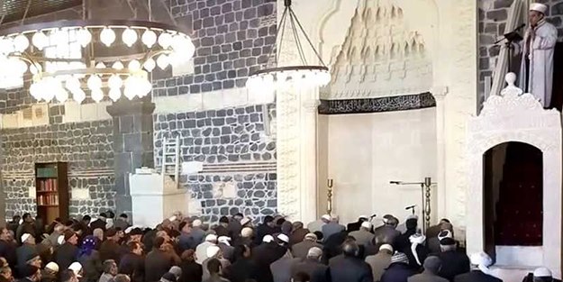 Peygamberimize hakarete imamdan sert tepki