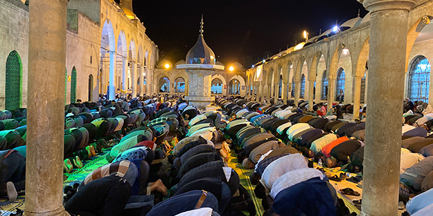 'Peygamberler şehri'nde camiler doldu taştı