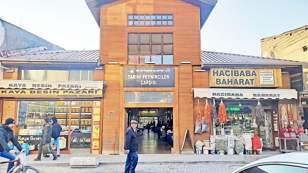 Peynirciler Çarşısı’nın bakım ve onarımı yapılıyor