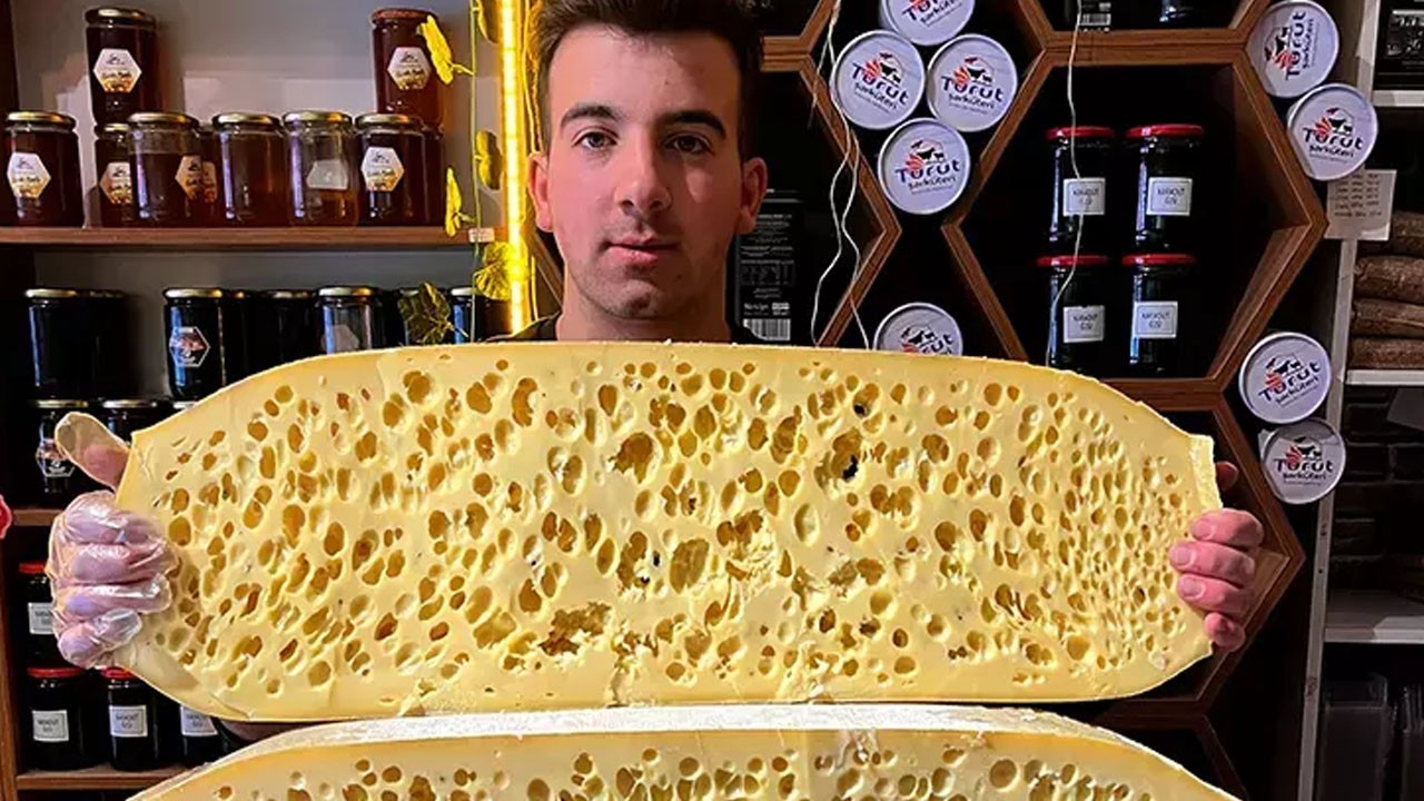 Peynirlerin kralı tezgahtaki yerini aldı! Yapımı 9 ay sürüyor: Kilosu 500 TL!