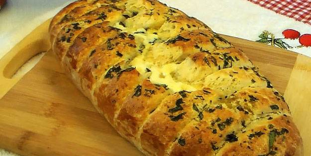 Peynirli sarımsaklı ekmek tarifi nasıl yapılır? Sarımsaklı ekmek tarifi