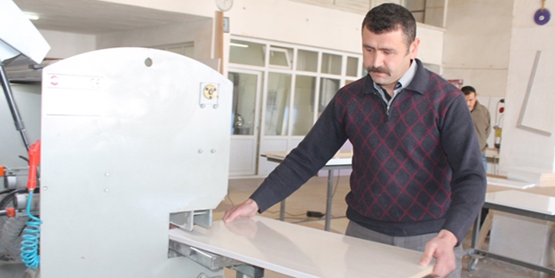 Pİ sayısıyla mobilya yapıyor...