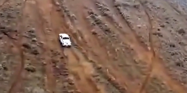 Pikapla dağa tırmandı!