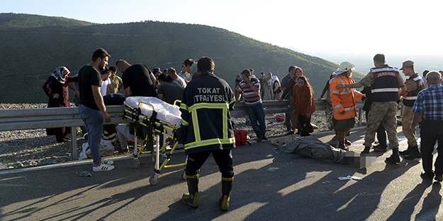Piknik dönüşü facia: Römorklu traktör devrildi!