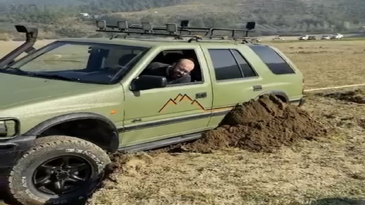 Piknikçiler ve traktörler mahsur kaldı! Kestel’de bataklık macerası