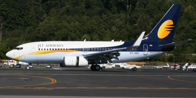 Pilot fenalaşınca uçağı yolcu indirdi