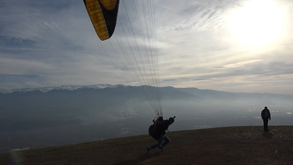 Pilot, paraşütçüleri böyle selamladı