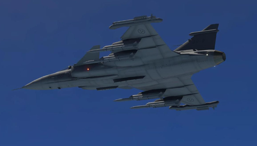 Pilot son anda kendini fırlattı: Macaristan'da savaş uçağı düştü