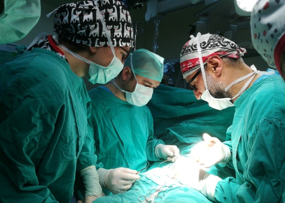 Pipisinin üstünden işeyen çocuğa cerrahi müdahale 