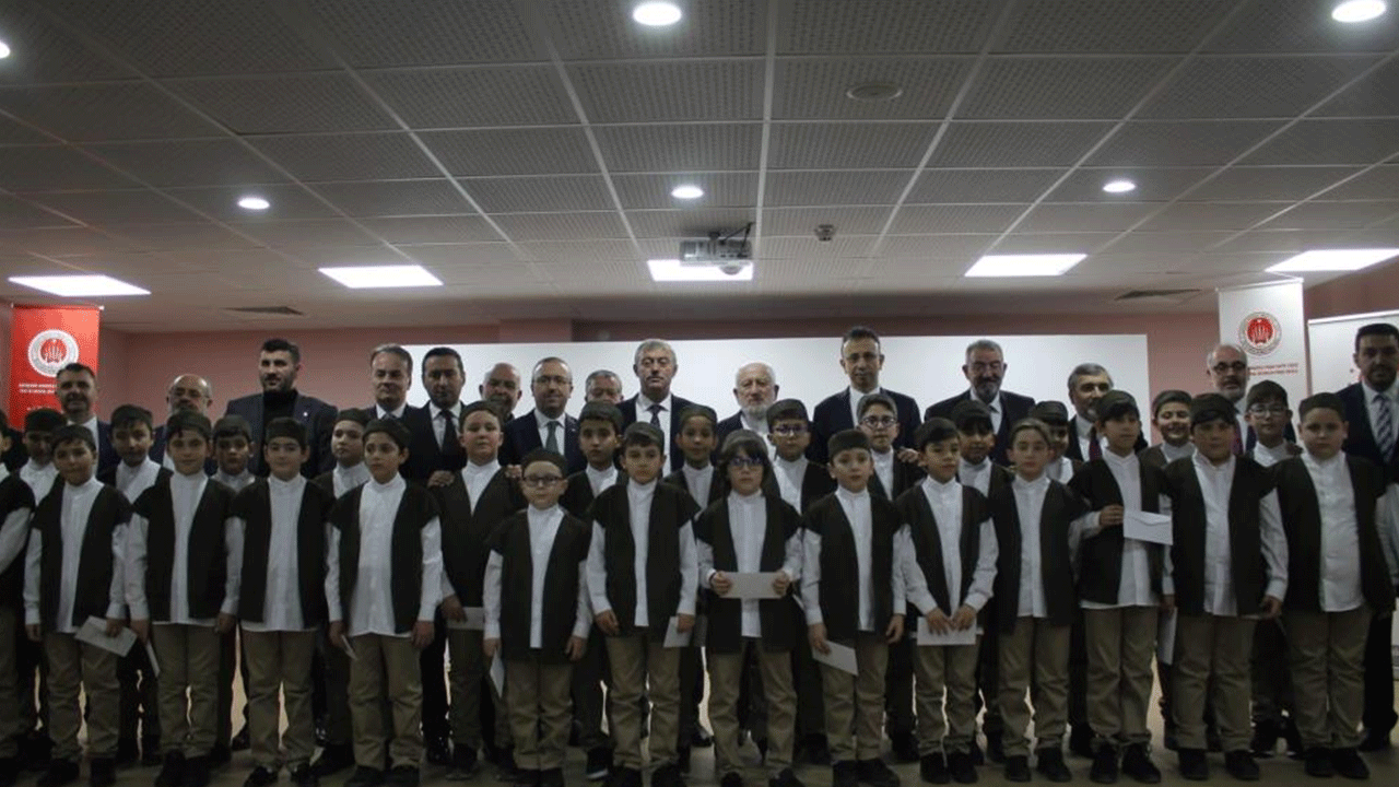 Pırıl pırıl talebeler hafızlık için ilk adımı attı