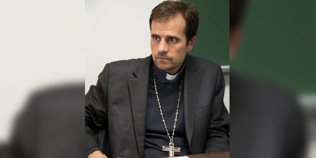 Piskoposun yasak aşkı istifa getirdi