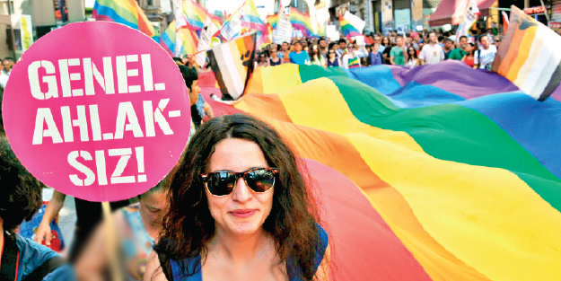 Pisliğinizi de alın gidin! Şehitler diyarı Çanakkale’de LGBT kirliliği