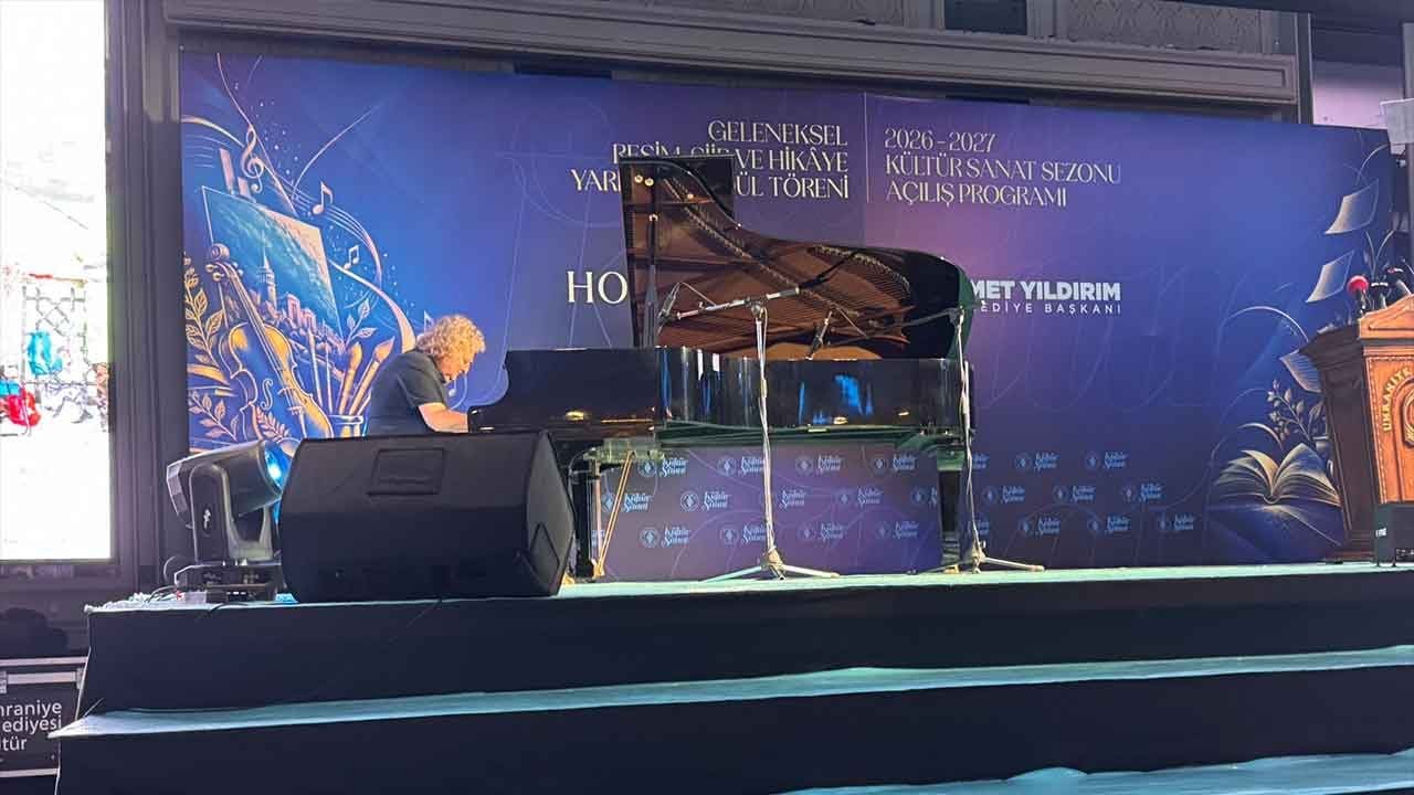 Piyanodan yükselen medeniyet ezgileriyle büyüleyen açılış: Ümraniye’de kültür sanat meşalesi yakıldı!