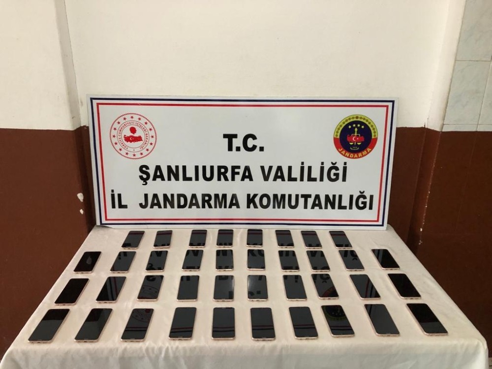 Piyasa değeri 130 bin lira olan kaçak cep telefon ele geçirildi 
