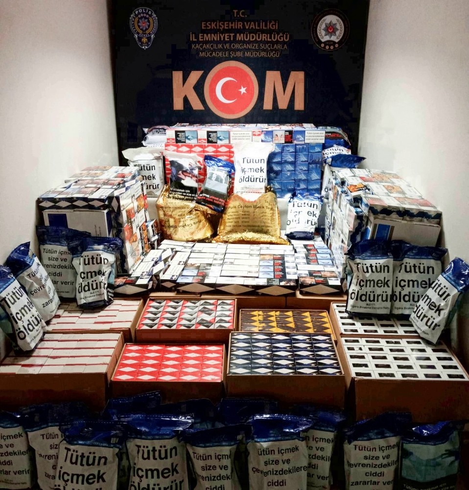 Piyasa sürülmeye çalışılan kaçak sigaralar KOM ekiplerince ele geçirildi 