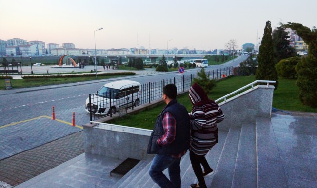 Piyasaya sahte para sürmeye çalışan 2 kişi yakalandı