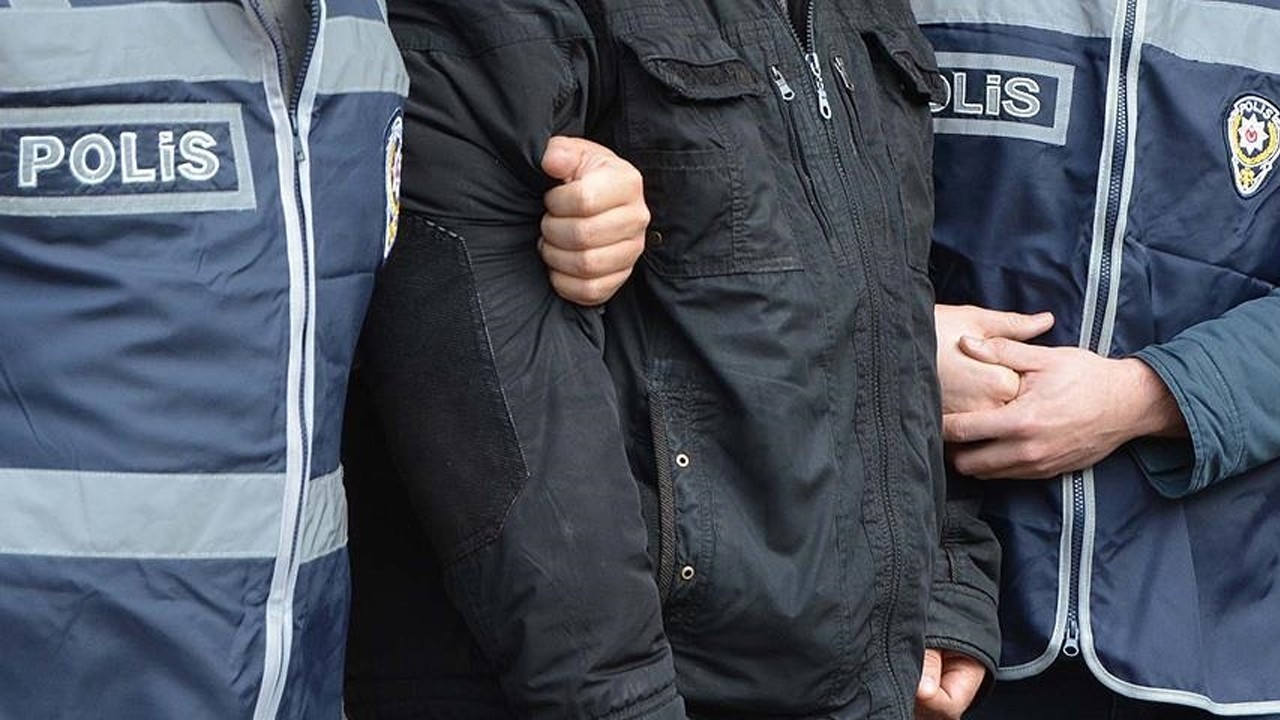 Piyasaya süreceklerdi! Sahte dolar basan çete paketlendi