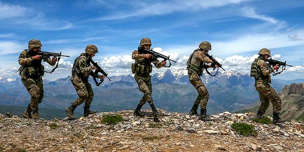 PKK ağır darbe: 102 terörist öldürüldü!