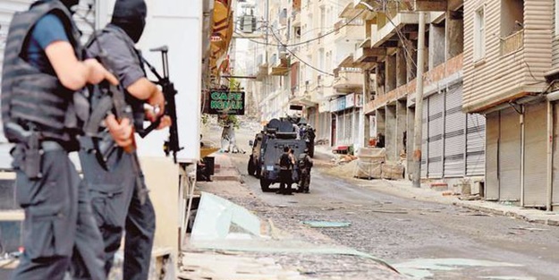 Bir ilçede daha PKK yığınak yaptı!
