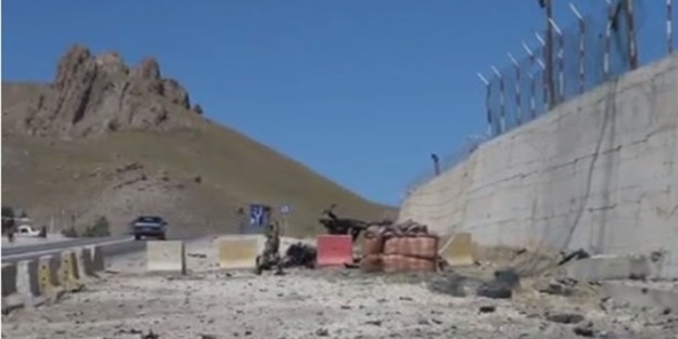 PKK, bomba yüklü araçla karakola saldırdı