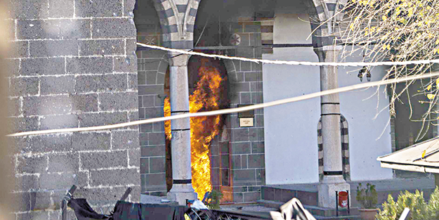 PKK cami yakar HDP kilise açar!