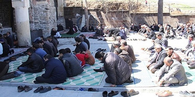 PKK camide cemaati rehin aldı