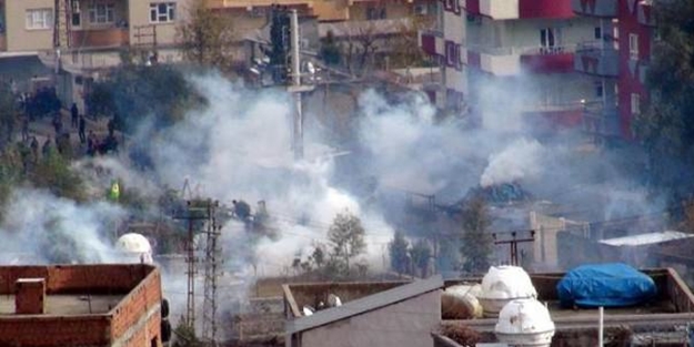 PKK Cizre'de bir mahalleyi ateşe verdi!