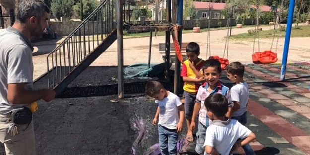 PKK, çocukların parkını yaktı!