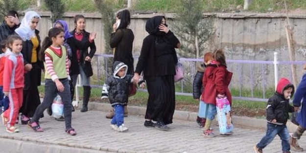 PKK ilçeden kaçan halkı taradı!