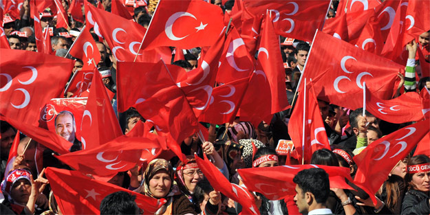 PKK sevici İsveç basınında ülkü ocakları!