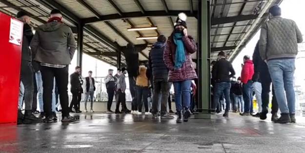 PKK sloganı atan gruba uçan tekmeli müdahale