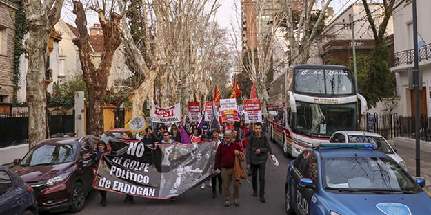 PKK yandaşları Ermenilerle kol kola yürüdü