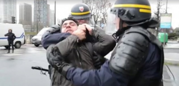 PKK yandaşları polisten dayak yedi