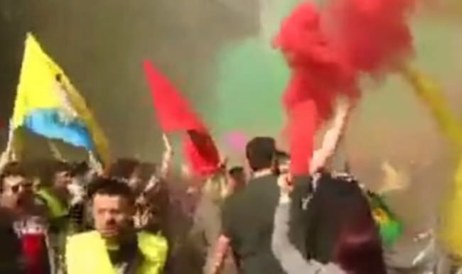 PKK yandaşları Türk başkonsolosluğuna saldırdı