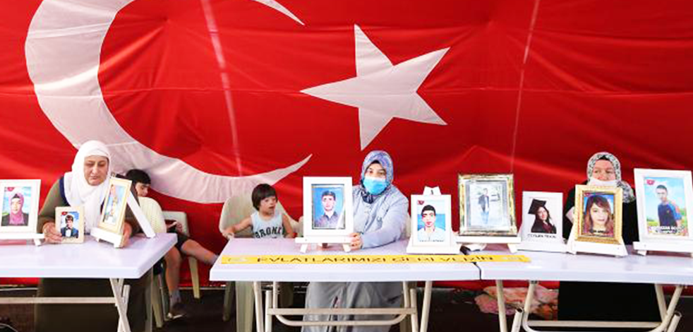 PKK/HDP bitiyor: 789 gündür eylemlerini sürdüren ailelere destek ziyaretleri sürüyor